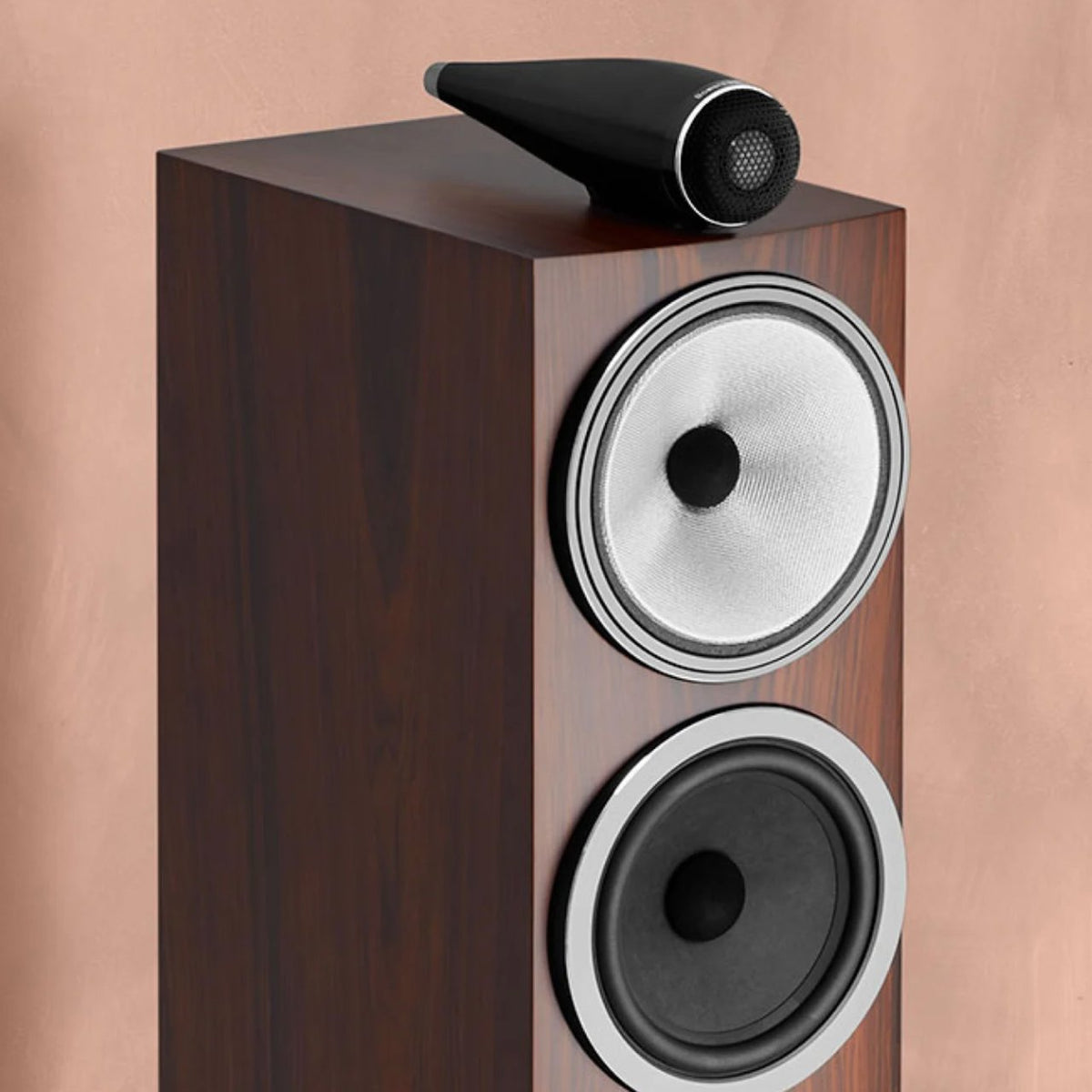 Bowers & Wilkins 703 S3 Standlautsprecher (Paar) – in Mocha, Detail mit Hochtöner und Mitteltöner
