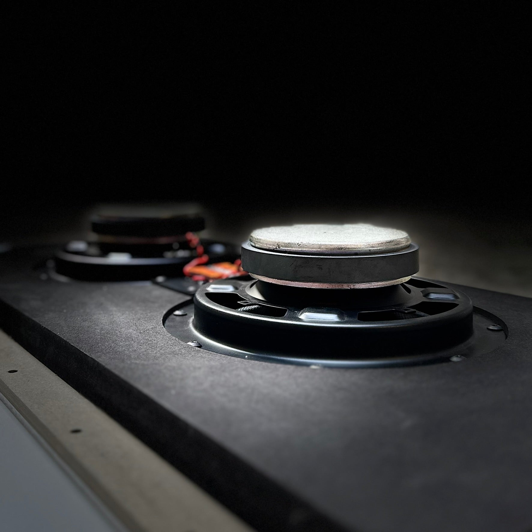 cerasonar 4080 sub – Unsichtbarer Einbau-Subwoofer – CINE-CRAFT