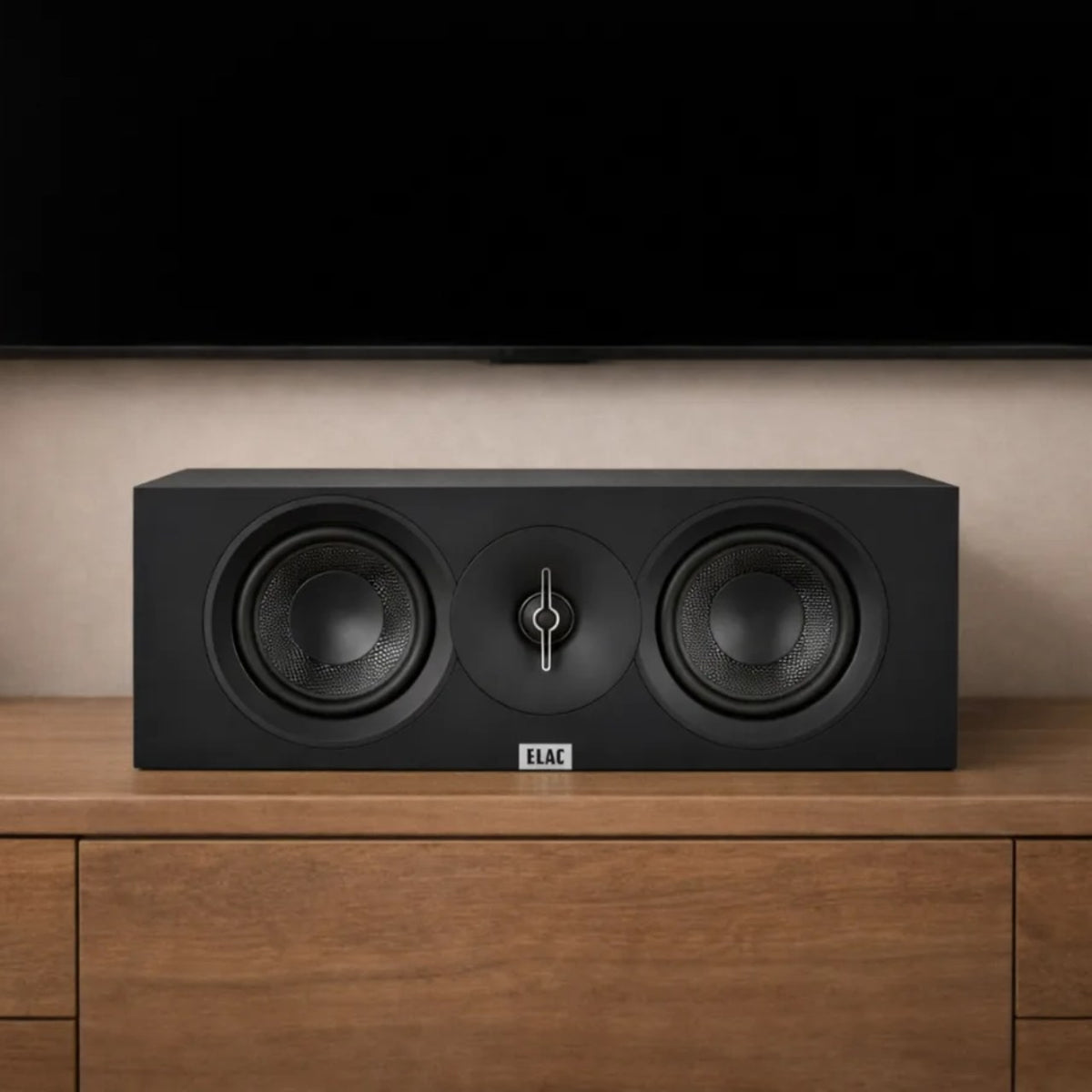 ELAC Debut 3.0 - DC53-BK Center Lautsprecher – unter dem Fernseher auf einem Sideboard