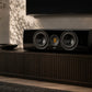ELAC Solano CC 281.2 – Schwarz Hochglanz auf dem Lowboard