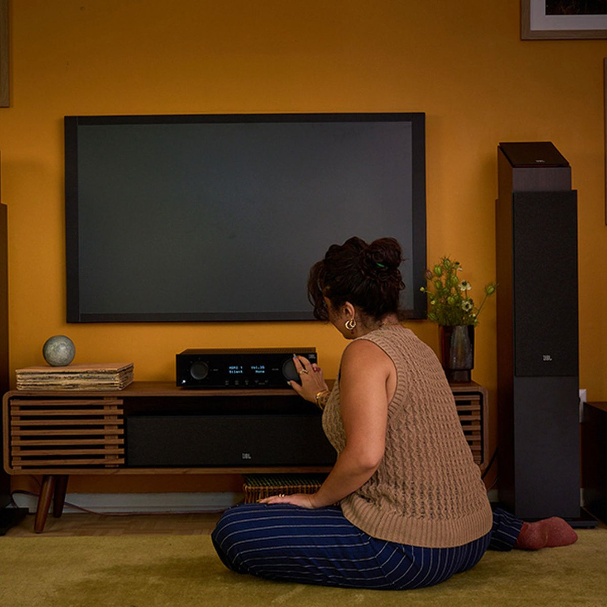JBL MA510 5.2-Kanal AV-Receiver im Wohnzimmer