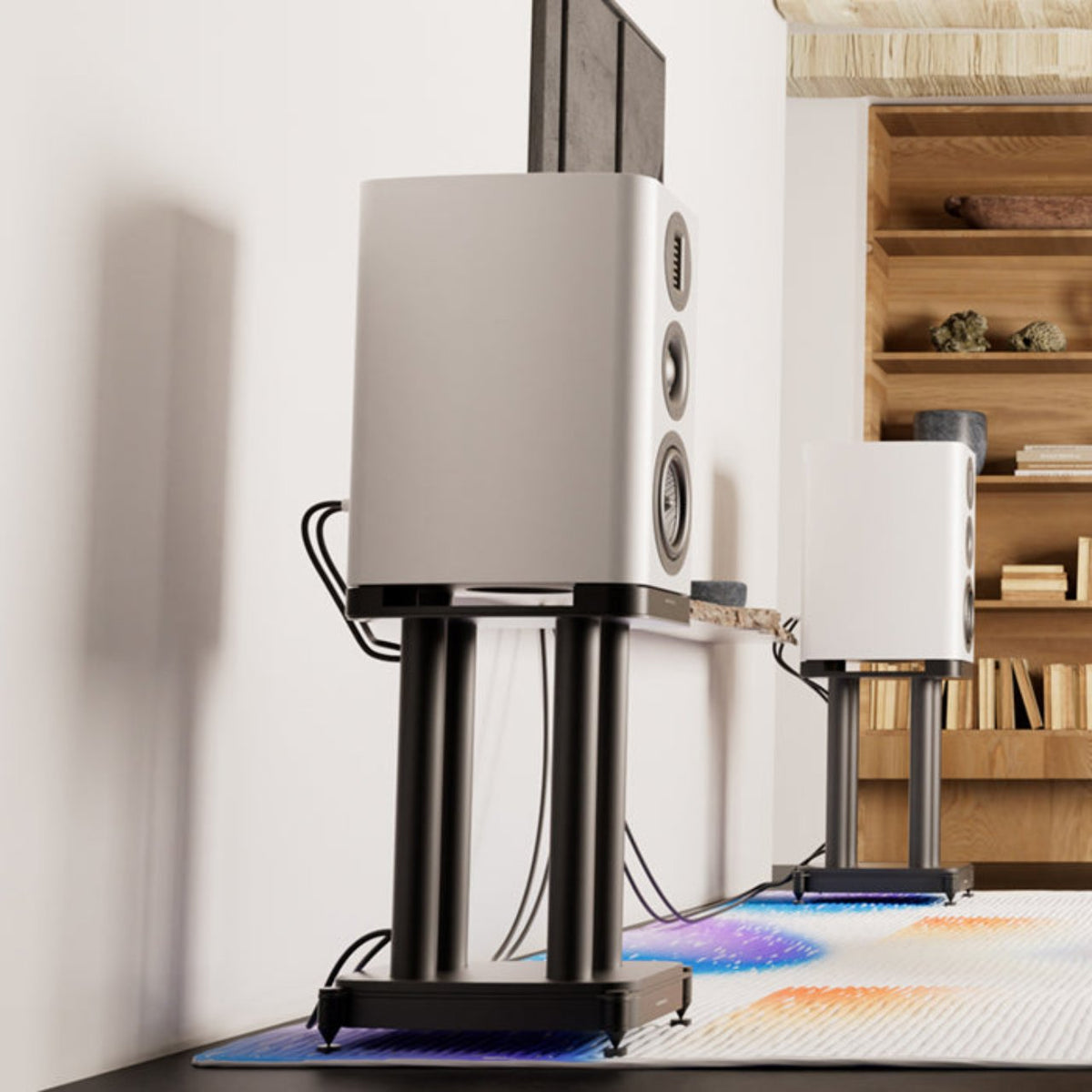 Wharfedale EVO 5.2 Regallautsprecher (Paar) in Weiß auf Ständern im Wohnraum