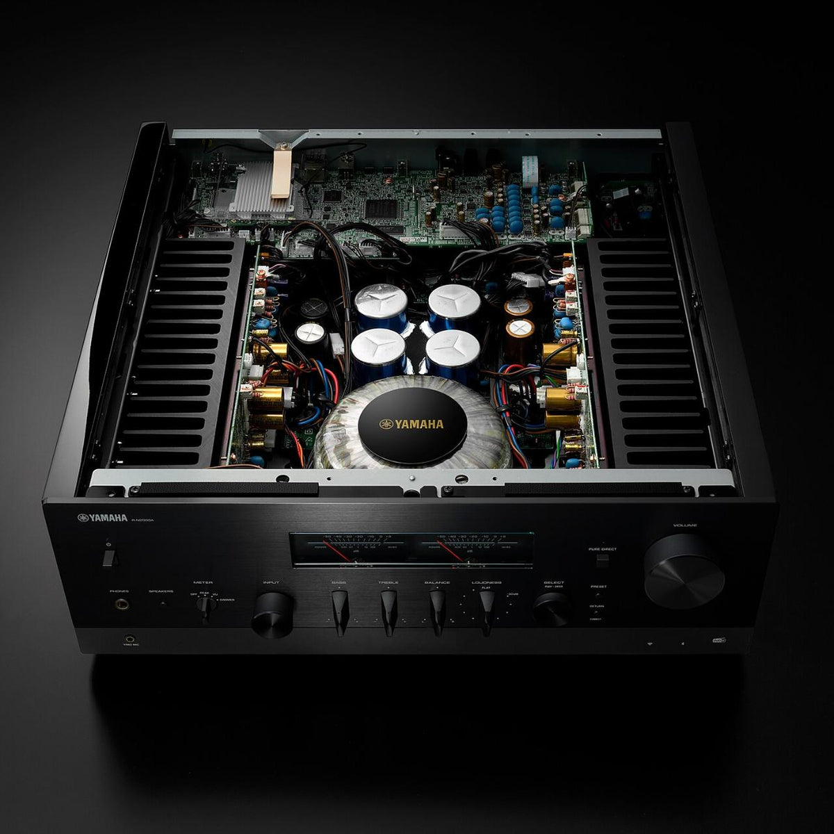 Yamaha R-N2000A - Netzwerk Hi-Fi-Receiver – Innenaufbau mit Ringkerntransformator